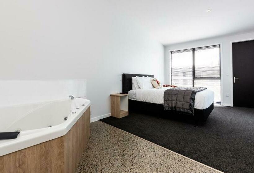 Люкс Повышенной Комфортности, Zachary's Motel