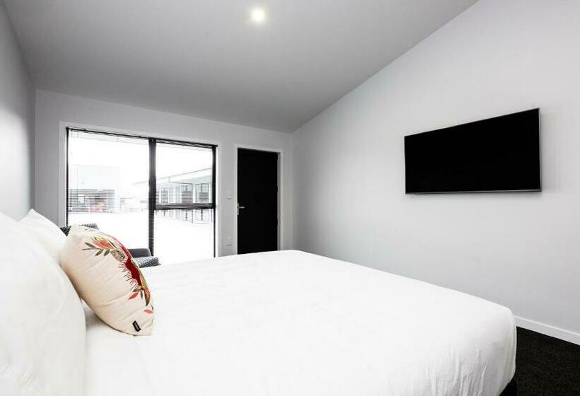 Люкс Повышенной Комфортности, Zachary's Motel