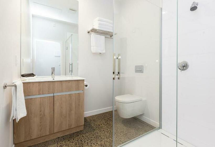 デラックススイート, Zachary's Motel