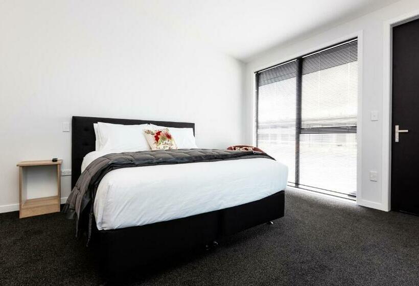 スタンダードスタジオ, Zachary's Motel