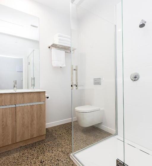 デラックススタジオ, Zachary's Motel