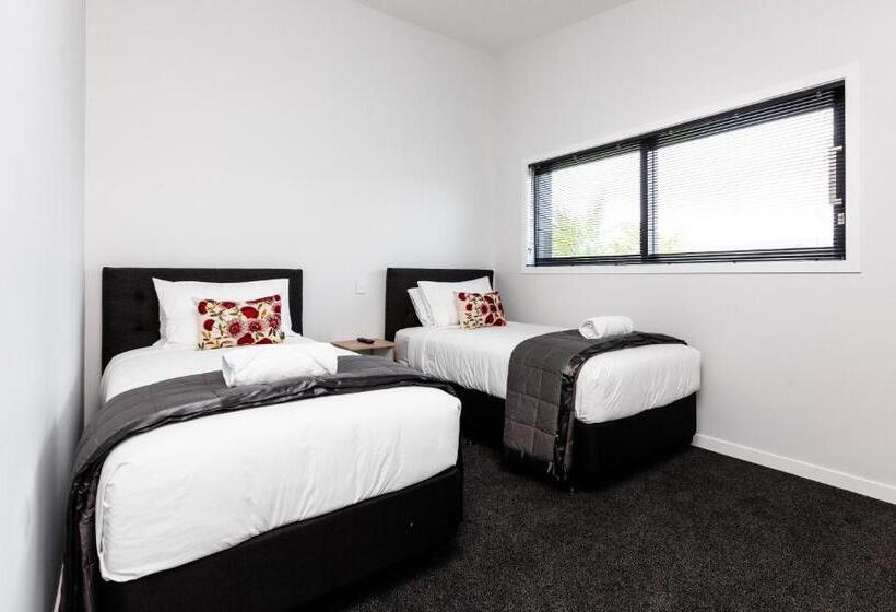 ファミリールーム, Zachary's Motel