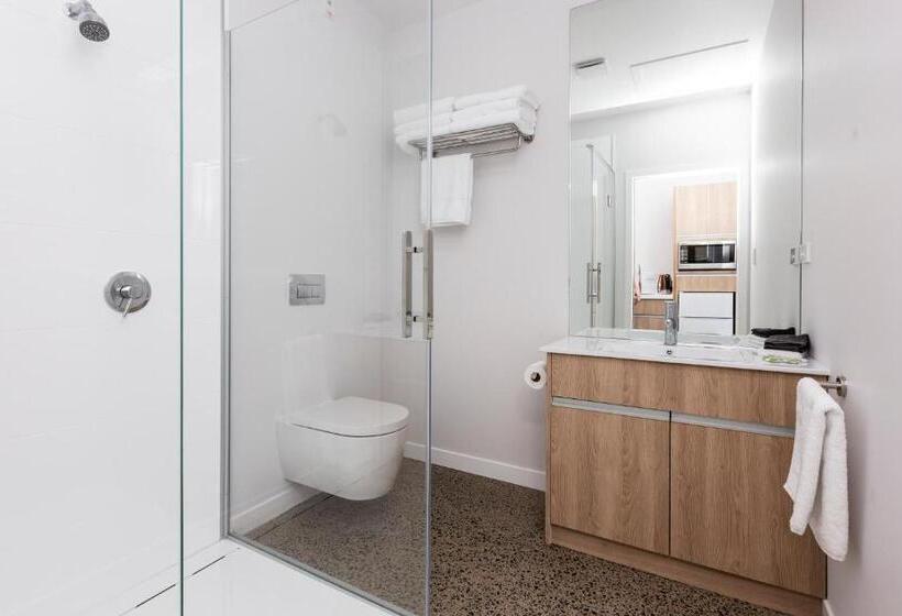 Студия Стандарт, Zachary's Motel