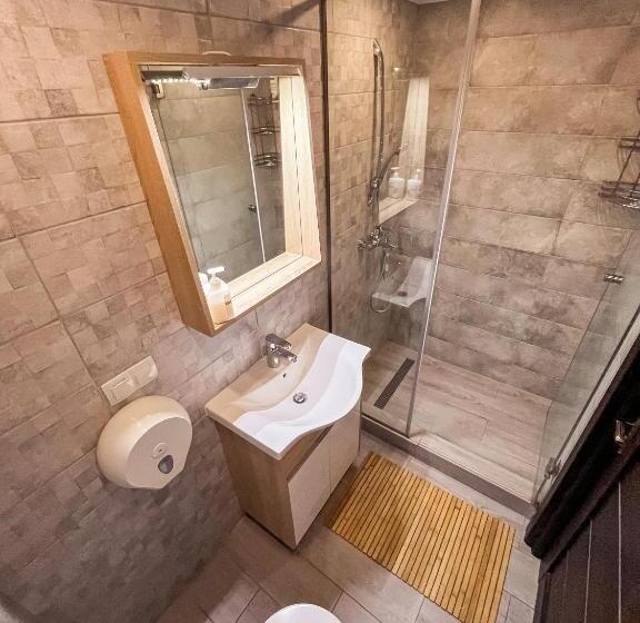 اتاق استاندارد سه نفره, 77/5