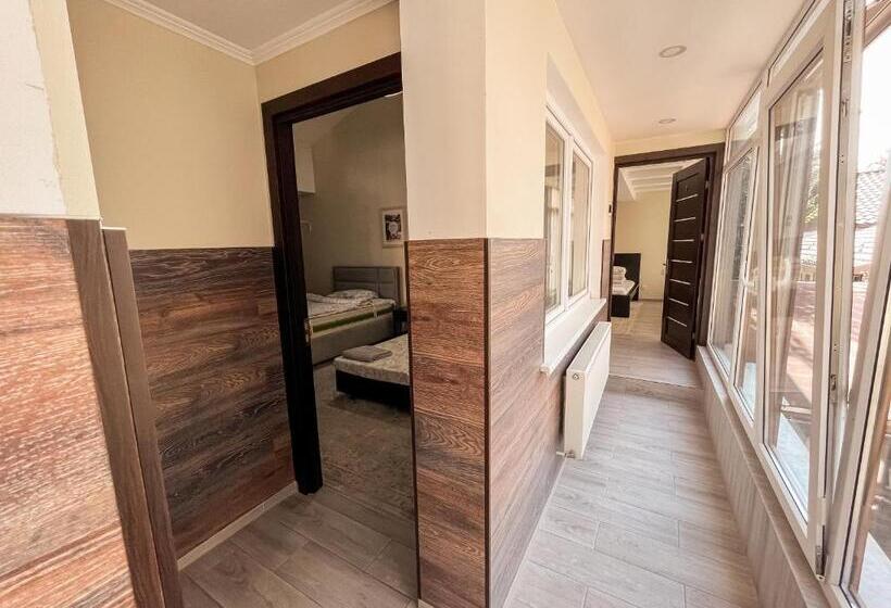 اتاق استاندارد سه نفره, 77/5