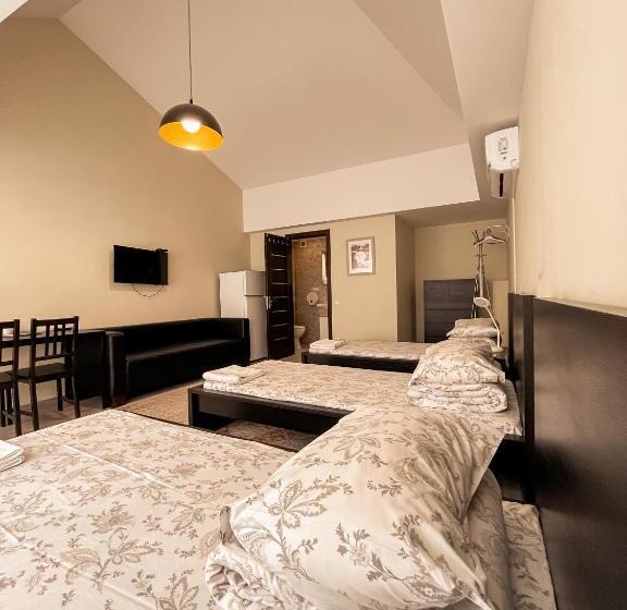 اتاق استاندارد سه نفره, 77/5