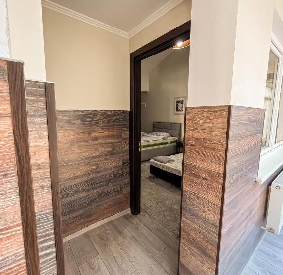 اتاق استاندارد سه نفره, 77/5