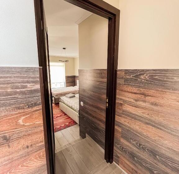 اتاق استاندارد سه نفره, 77/5