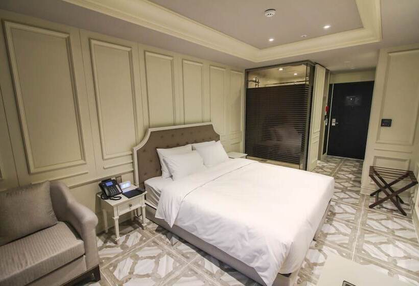 חדר אקזקיוטיב, Golden Tulip Ever Yongin