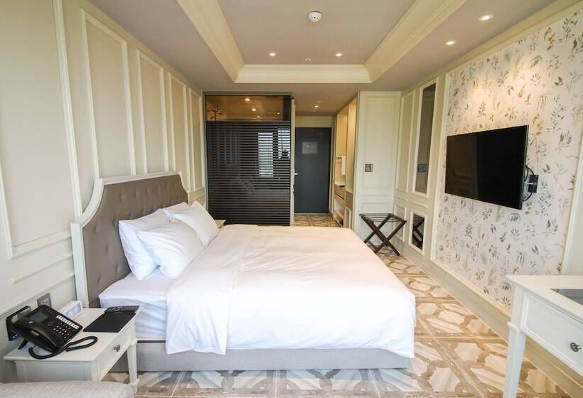 חדר אקזקיוטיב, Golden Tulip Ever Yongin