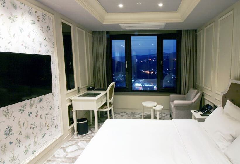 חדר אקזקיוטיב, Golden Tulip Ever Yongin