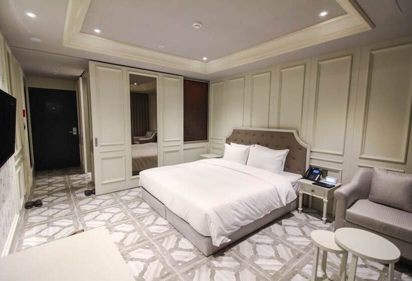 חדר אקזקיוטיב, Golden Tulip Ever Yongin