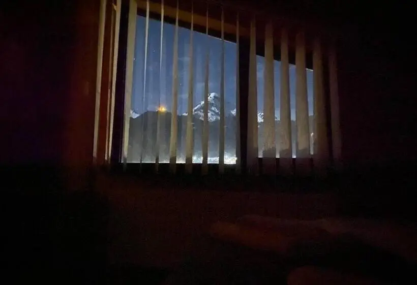 اتاق استاندارد با چشم‌انداز کوهستان, Four Season In Kazbegi