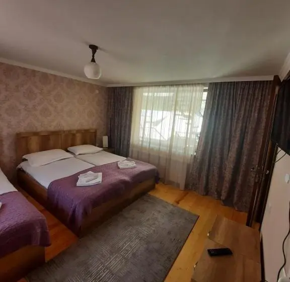 اتاق استاندارد سه نفره, Four Season In Kazbegi
