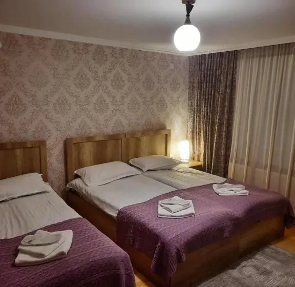 اتاق استاندارد سه نفره, Four Season In Kazbegi