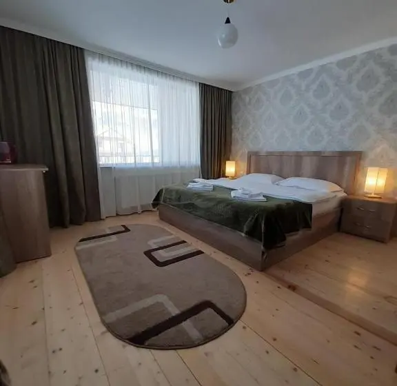 اتاق استاندارد, Four Season In Kazbegi