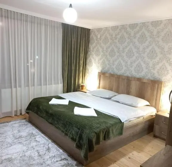 اتاق استاندارد, Four Season In Kazbegi