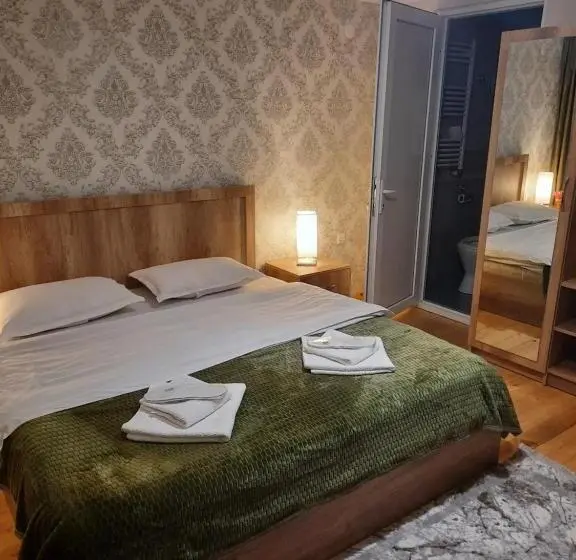 اتاق استاندارد, Four Season In Kazbegi