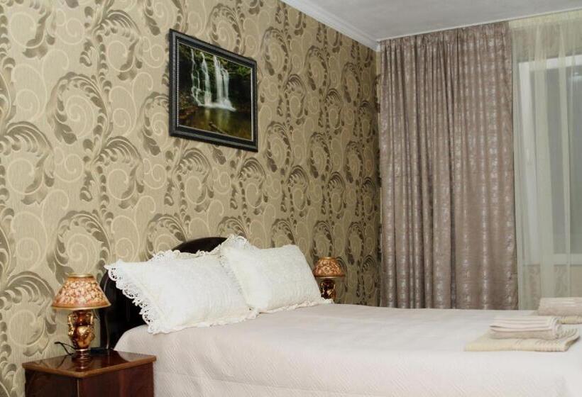 اتاق اکونومی, Georgian Hosts Tbilisi