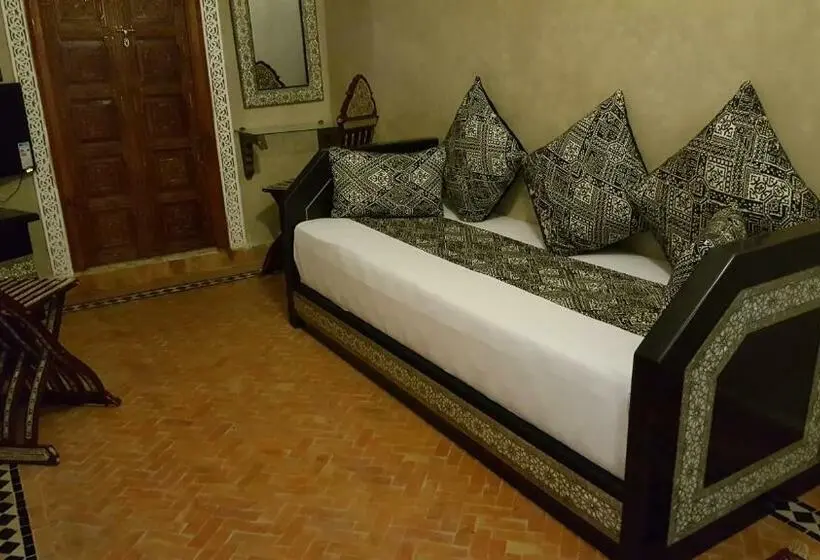 اتاق راحتی سه تخته, Riad Mama H&k