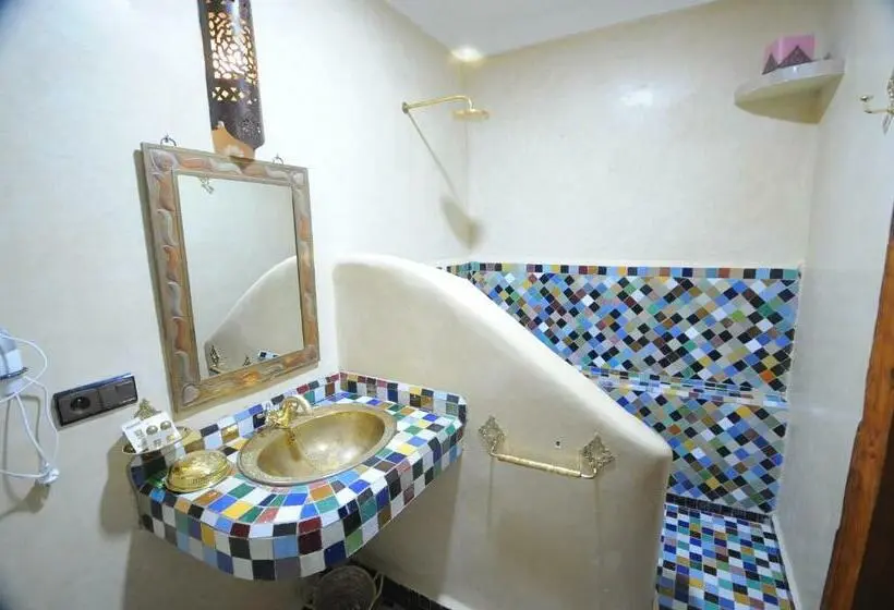 اتاق راحتی سه تخته, Riad Mama H&k