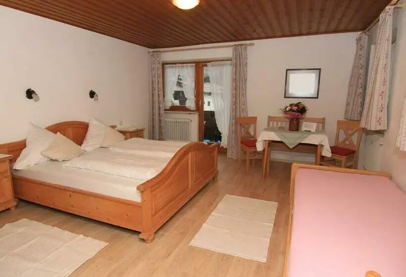 Standard Kolmen Hengen Huone Parveke, Sportpension Färbinger
