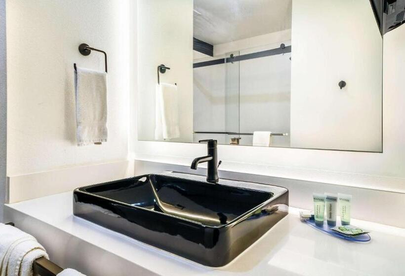 חדר סטנדרט עם מיטת קינג, Hy Lo Hotel, Ascend Hotel Collection