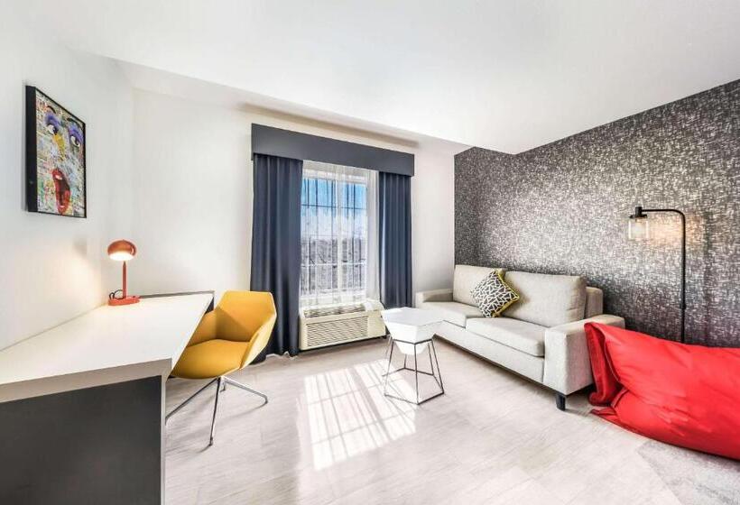 סוויטה, Hy Lo Hotel, Ascend Hotel Collection