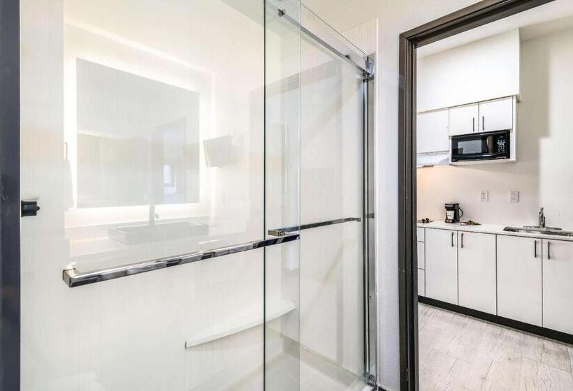 חדר סטנדרט, מיטת קינג, מותאם לאדם עם מוגבלויות, Hy Lo Hotel, Ascend Hotel Collection