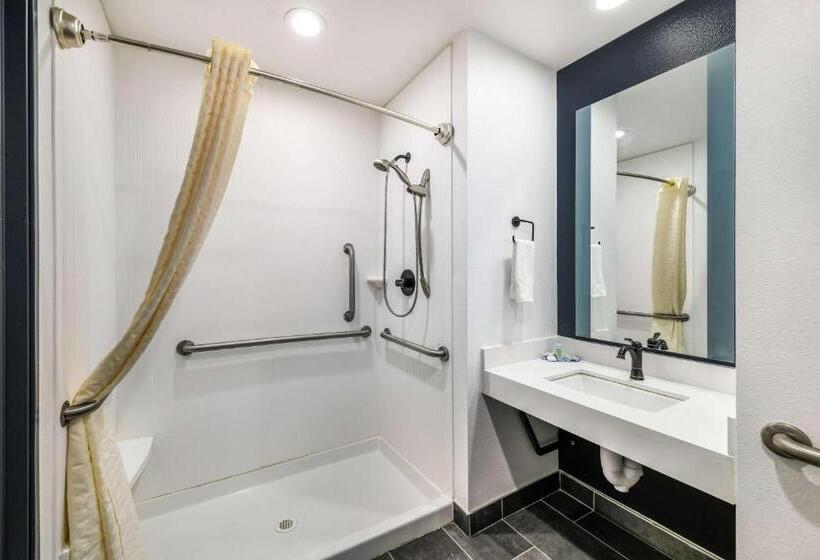 חדר סטנדרט מותאם לאדם עם מוגבלויות, Hy Lo Hotel, Ascend Hotel Collection