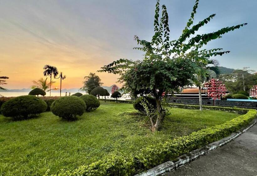 اتاق لوکس با چشمانداز دریا, Phoenix Flower