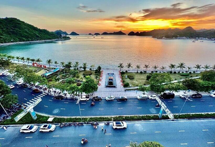 اتاق خانوادگی با چشمانداز دریا, Phoenix Flower