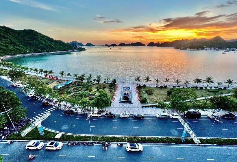 اتاق خانوادگی با چشمانداز دریا, Phoenix Flower