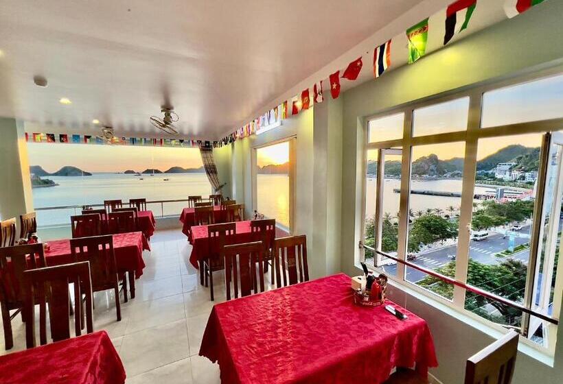 اتاق لوکس با چشمانداز دریا, Phoenix Flower