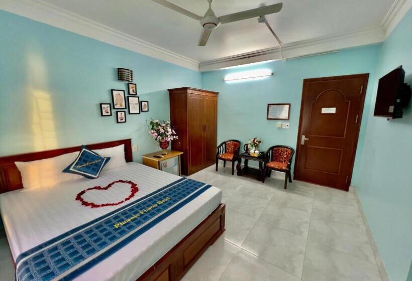 اتاق لوکس با چشمانداز دریا, Phoenix Flower