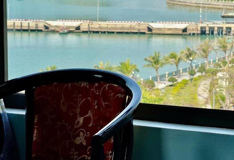 اتاق لوکس با چشمانداز دریا, Phoenix Flower