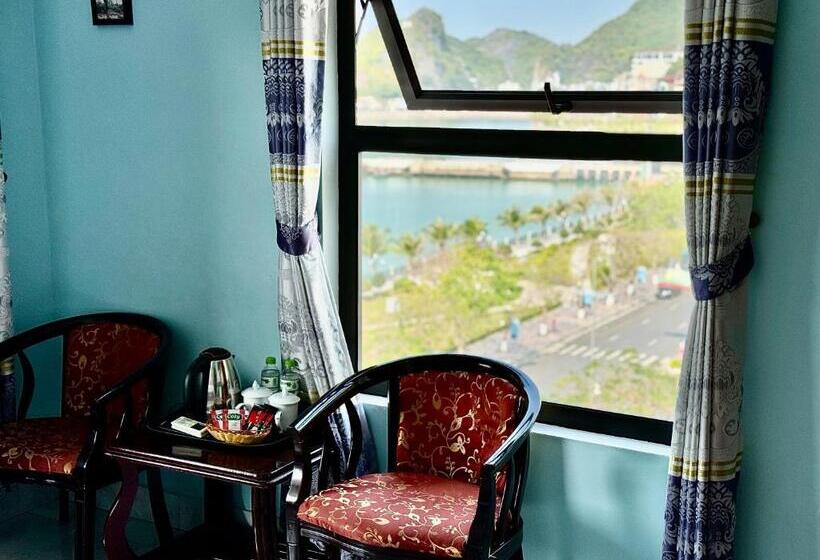 اتاق لوکس با چشمانداز دریا, Phoenix Flower