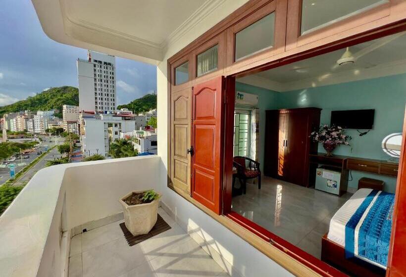 اتاق لوکس با چشمانداز دریا, Phoenix Flower