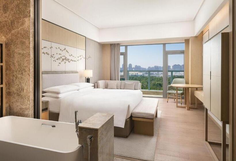 Номер Клуб Кровать Кинг, Yantai Marriott