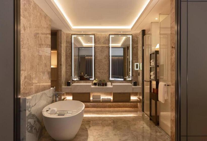سوییت جونیور با چشم‌انداز دریا, Yantai Marriott