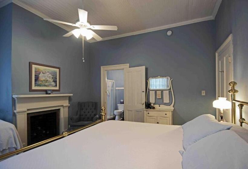 غرفة قياسية رباعية, 1872 Denham Inn