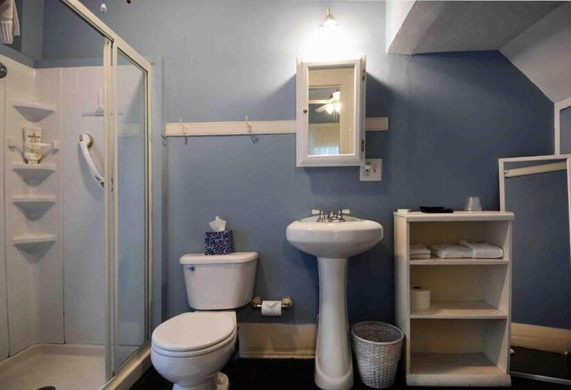 غرفة قياسية رباعية, 1872 Denham Inn