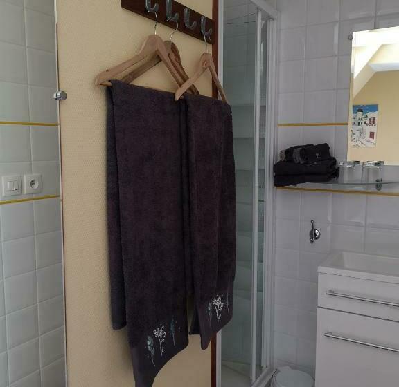 标准间带游泳池, La Hautée Des Francs