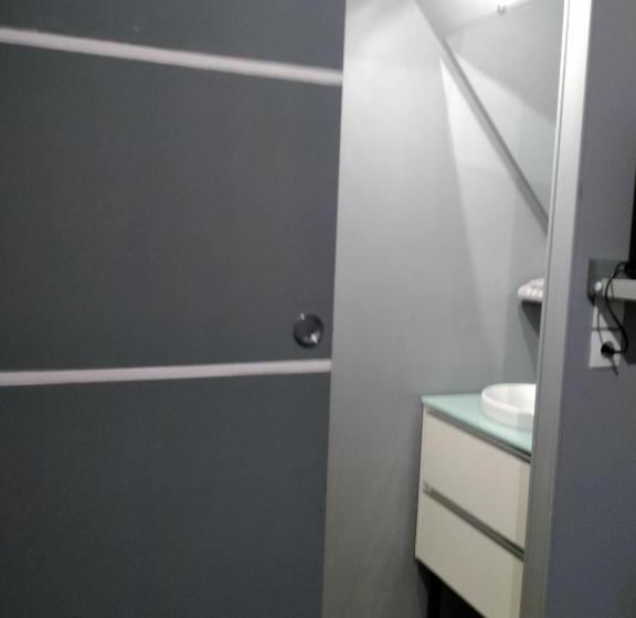 标准间带游泳池, La Hautée Des Francs