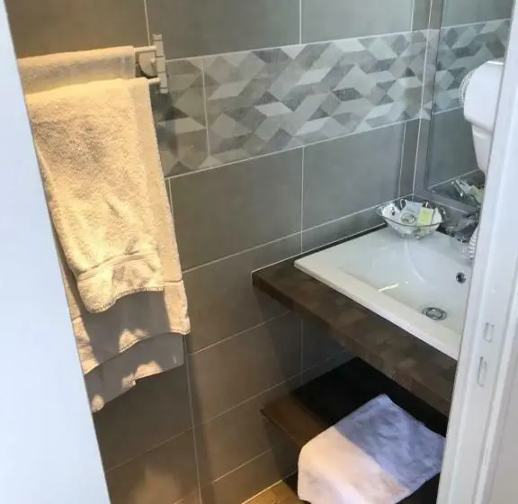 Quarto Triplo Estandar, Les Iris