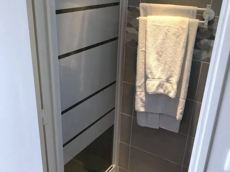 Quarto Triplo Estandar, Les Iris