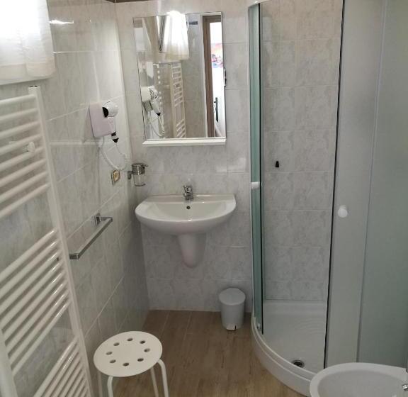 اتاق استاندارد یک نفره, Ca  Nadia