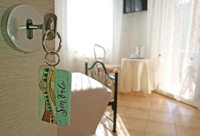 اتاق استاندارد یک نفره, Ca  Nadia