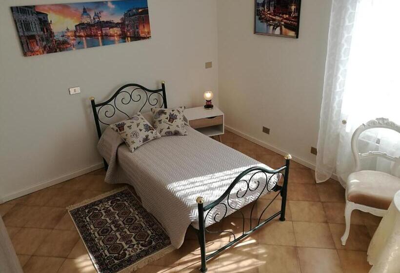 اتاق استاندارد یک نفره, Ca  Nadia