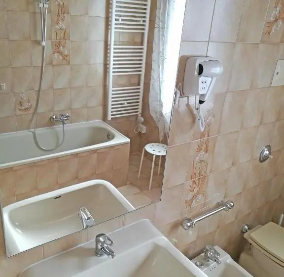 اتاق استاندارد, Ca  Nadia